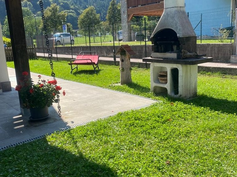Appartamento con giardino e barbecue in mansarda | Attico da Silvi: relax e privacy in val di Ledro